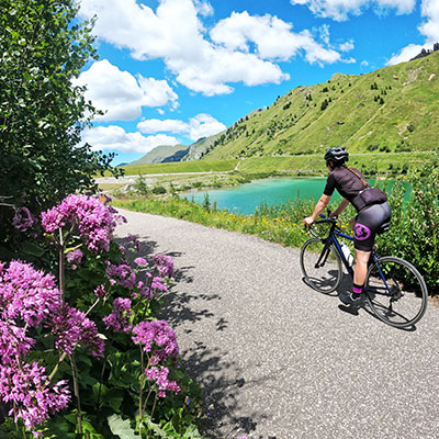 A women cycling in the Dolomites